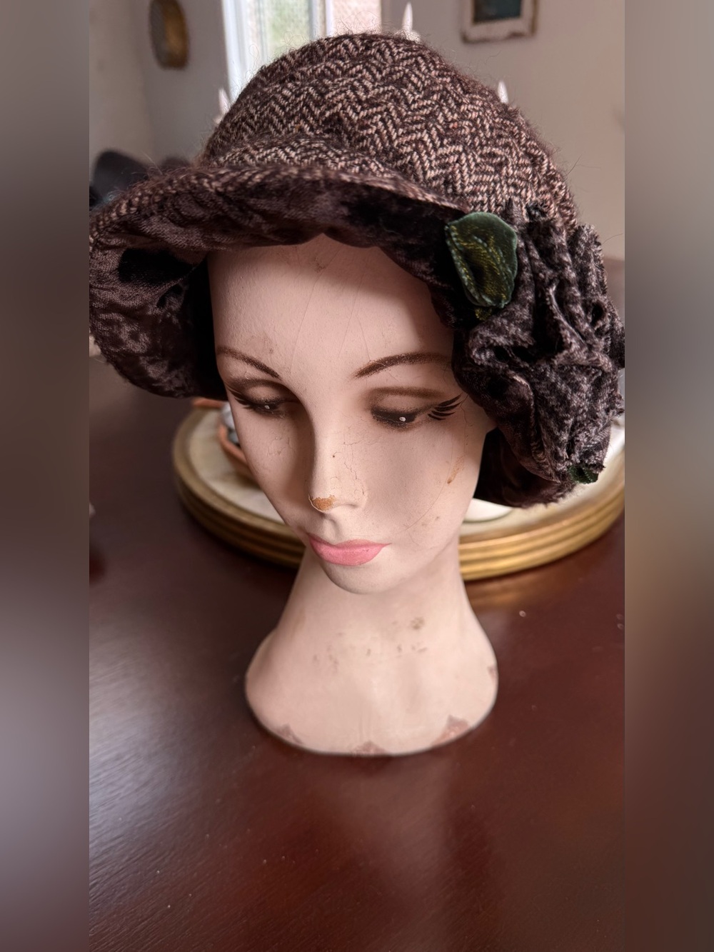 Grevi Brown Tweed Cloche with Green Accent